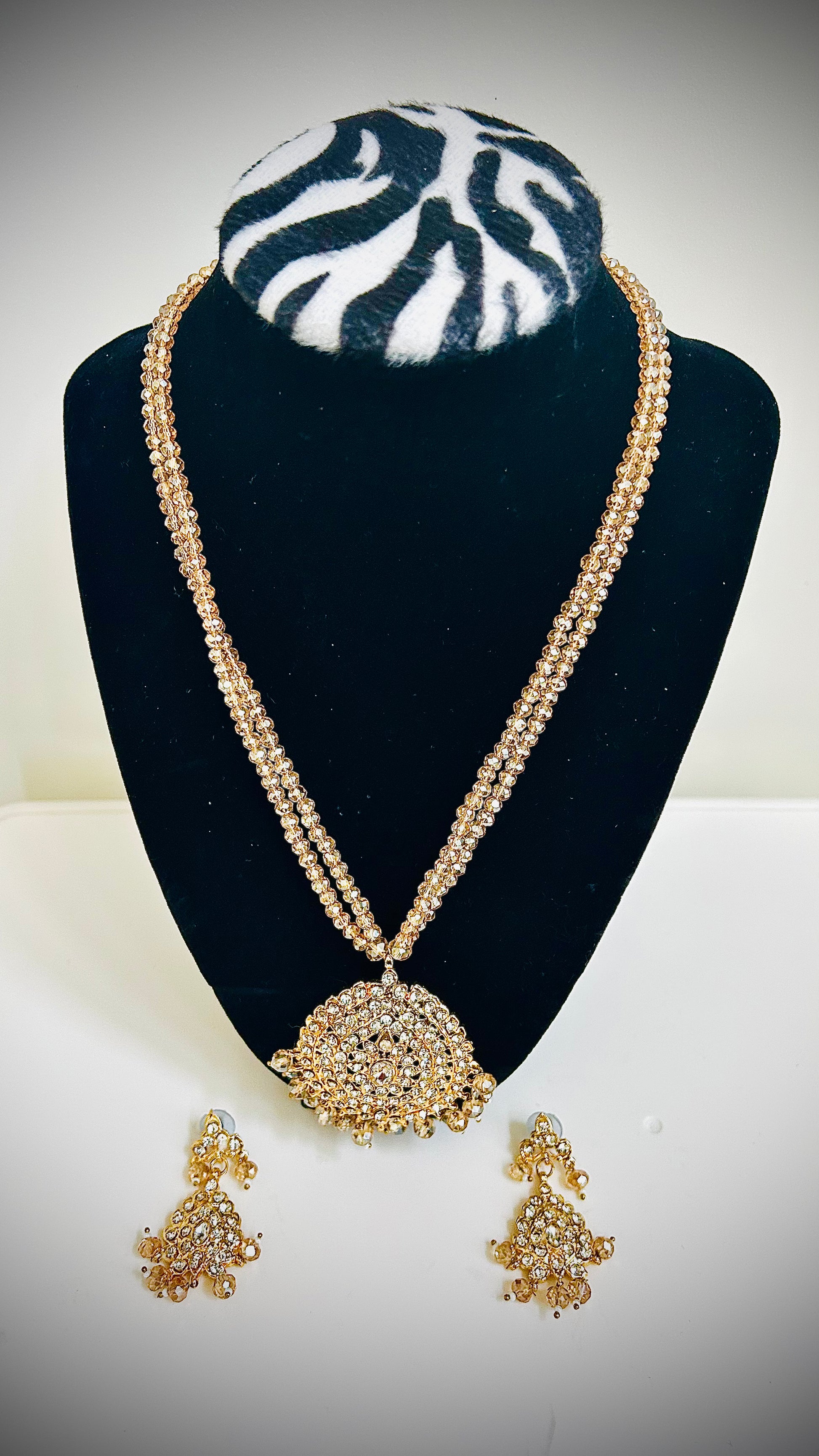 dusty-pink-beaded-necklace-set with earrings